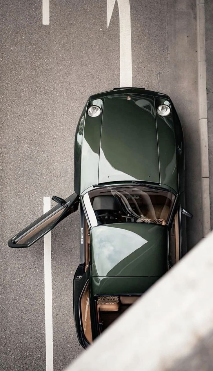 Luxury car driving tour of Tuscany